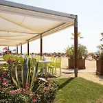 Villa Paola, Ground-Floor Flat, With Free Wi-Fi, Parking, Terrace, Beach And Town Centre Within Walking Distance