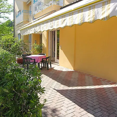 Paola, Ground-floor Flat, With Free Wi-fi, Parking, Terrace, And Town Centre Within Walking Distance *