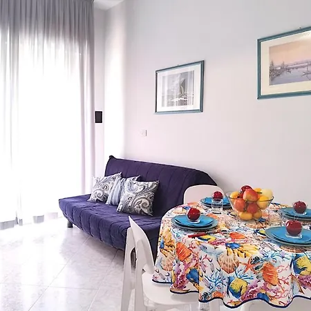 Paola, Ground-floor Flat, With Free Wi-fi, Parking, Terrace, And Town Centre Within Walking Distance *
