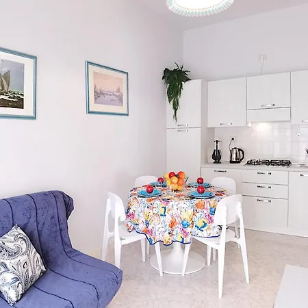 Paola Апартаменти *