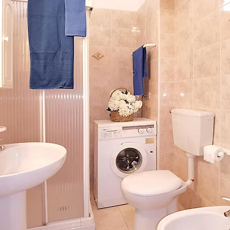 Paola, Ground-floor Flat, With Free Wi-fi, Parking, Terrace, And Town Centre Within Walking Distance Apartamento Bibione
